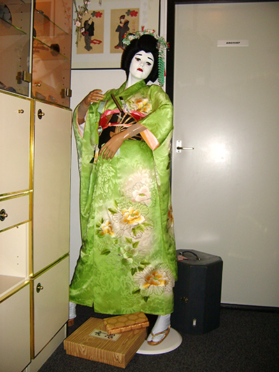 kimono & kanzashi -- display mannequin