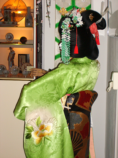 kimono kanzashi -- display mannequin