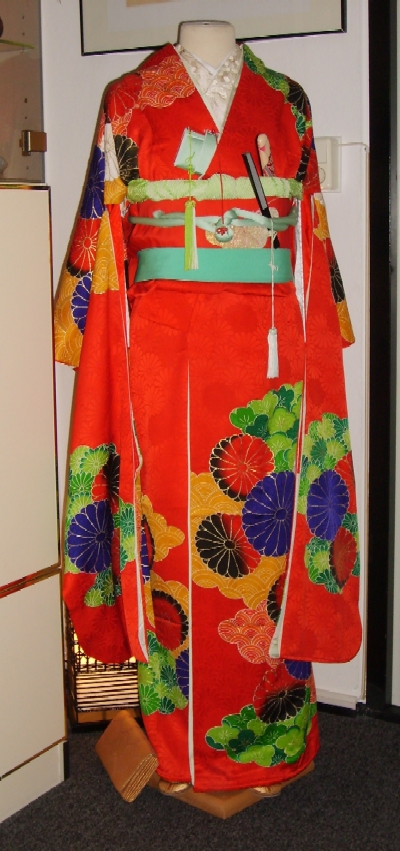 kimono kanzashi -- display mannequin